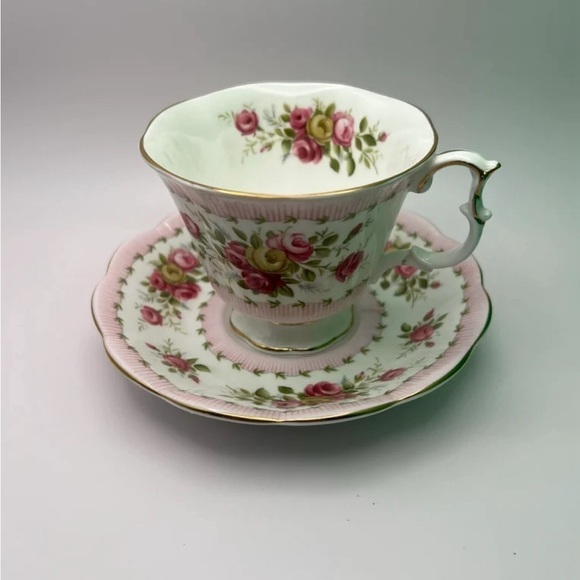 Royal Albert England Valeta Bone China Teacup & Saucer – Pink Floral - Picture 2 of 8